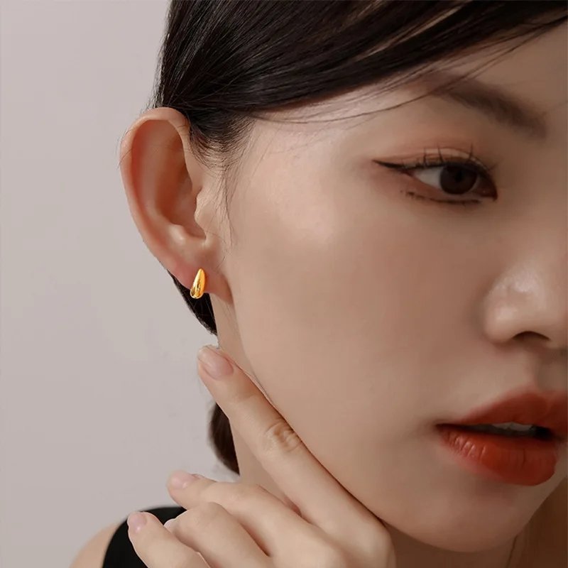 Minimal Tear Drop Stud Earrings