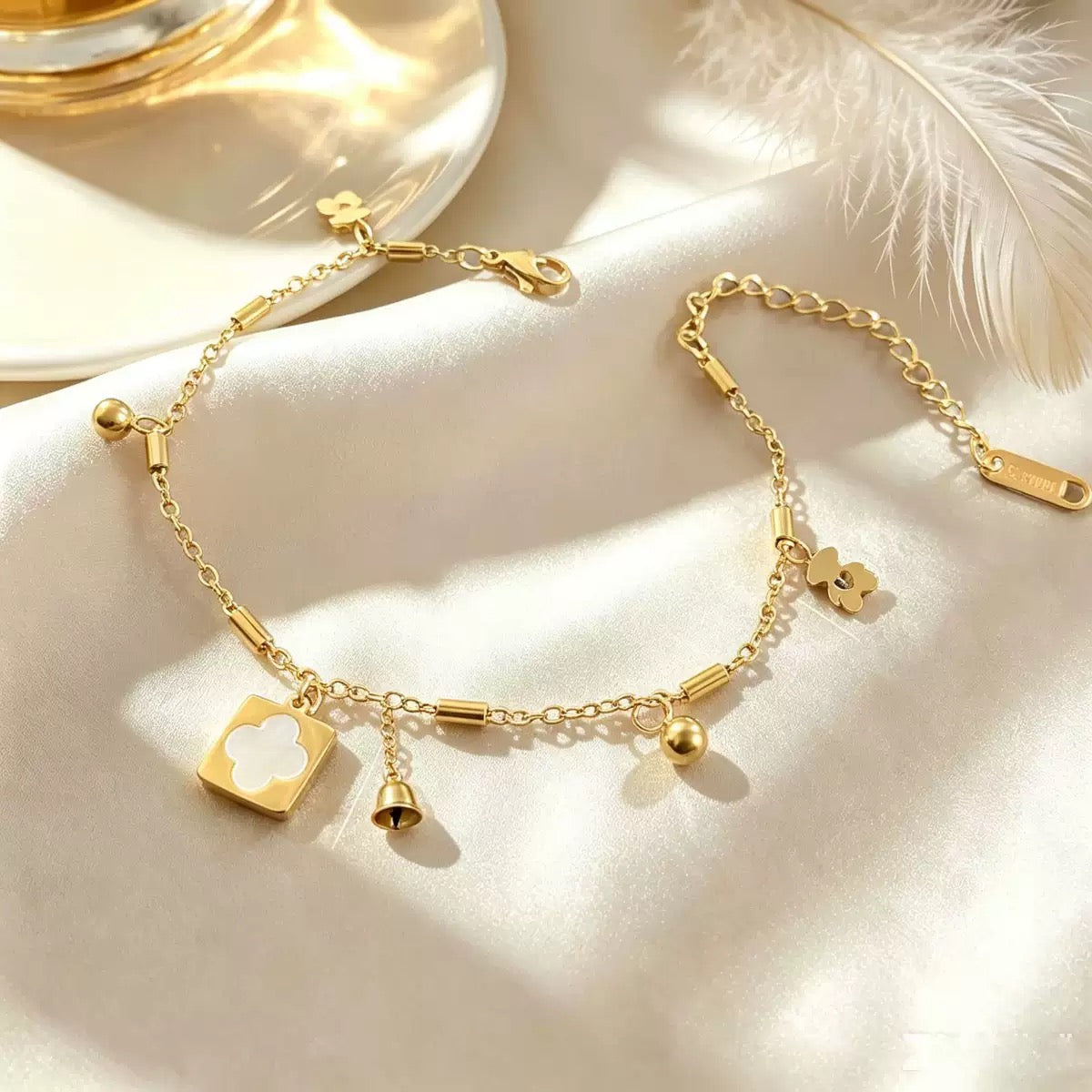 Gilded Clover Shell Anklet