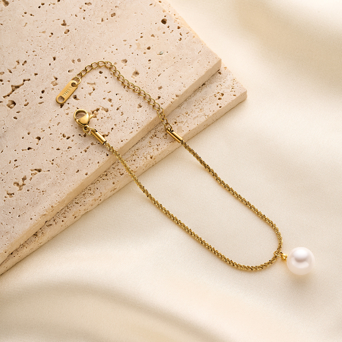Gold-Plated Bracelet with Single Pearl