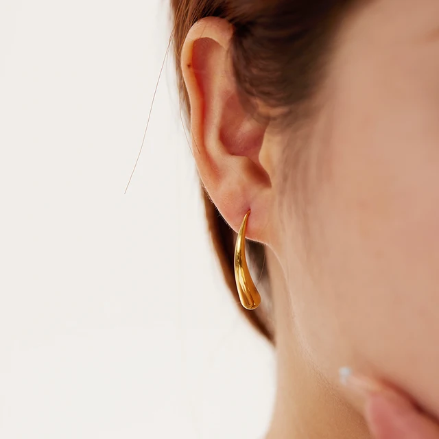 Minimal Long Tear Drop Earrings
