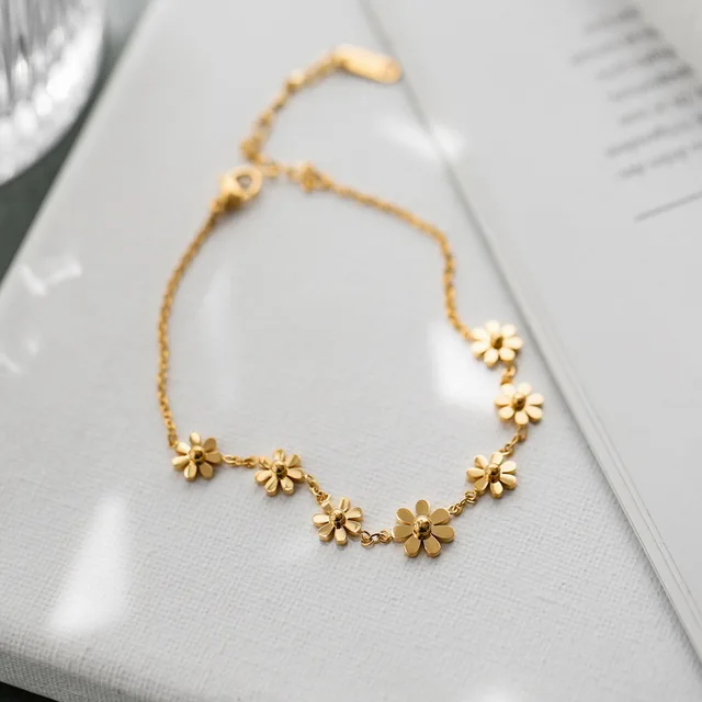 7 Dasies Gold Plated Beautiful Anklet