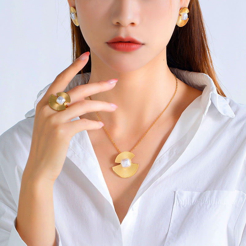 Highend Retro Pearl Gold plated Ring