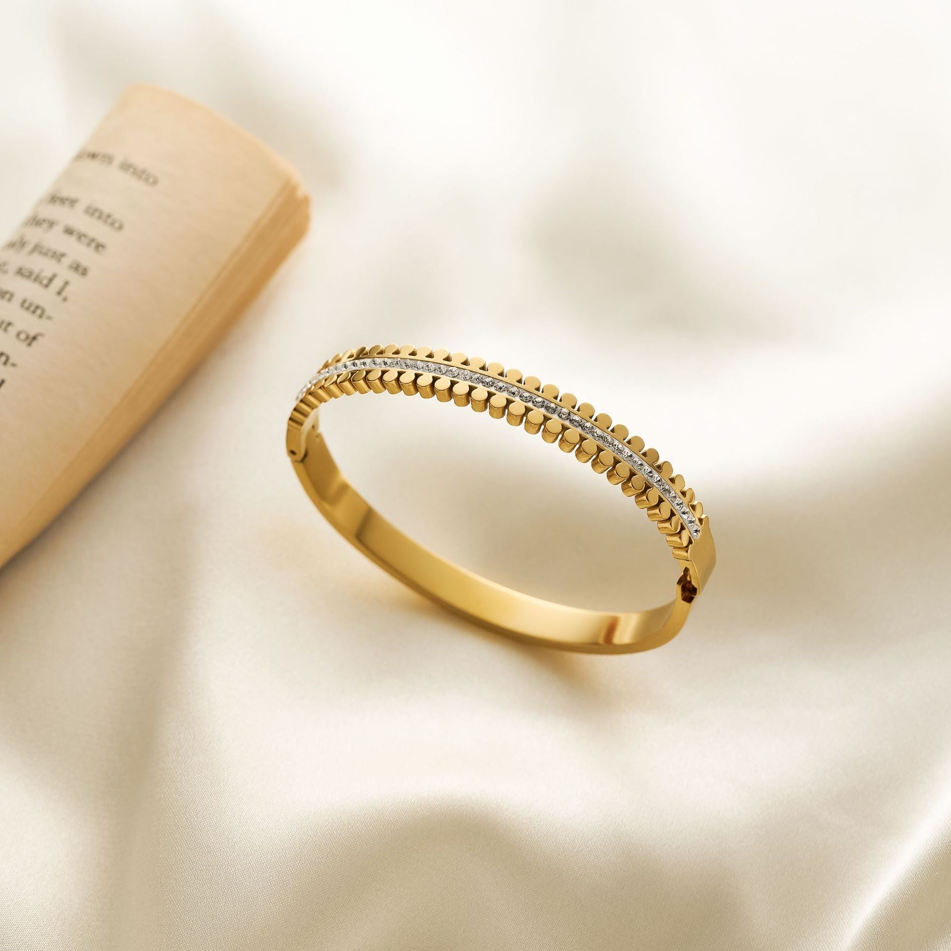 Gold-Plated Openable Bangle with Beaded and Crystal