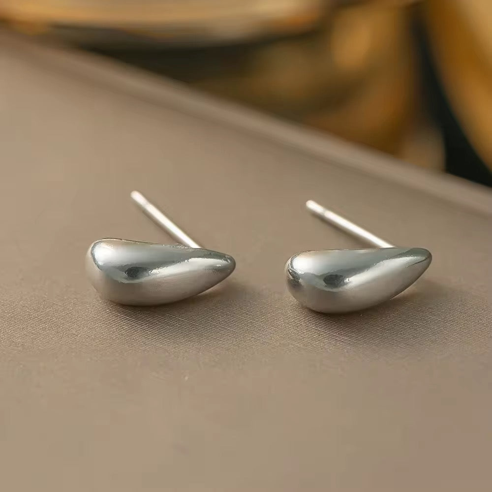 Minimal Tear Drop Stud Earrings