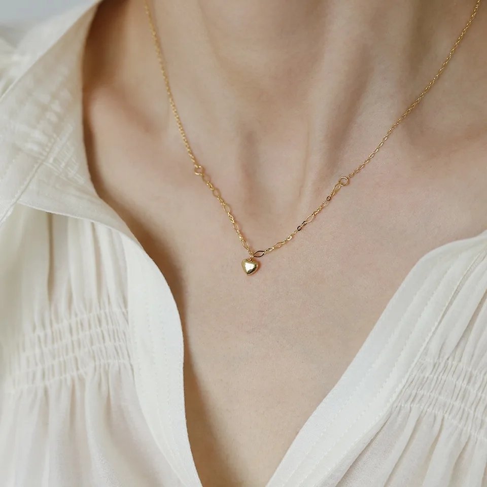 Minimal Thin Chained Heart Shaped Necklace