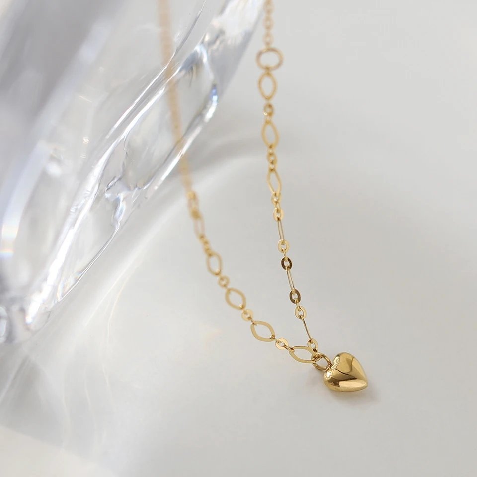 Minimal Thin Chained Heart Shaped Necklace