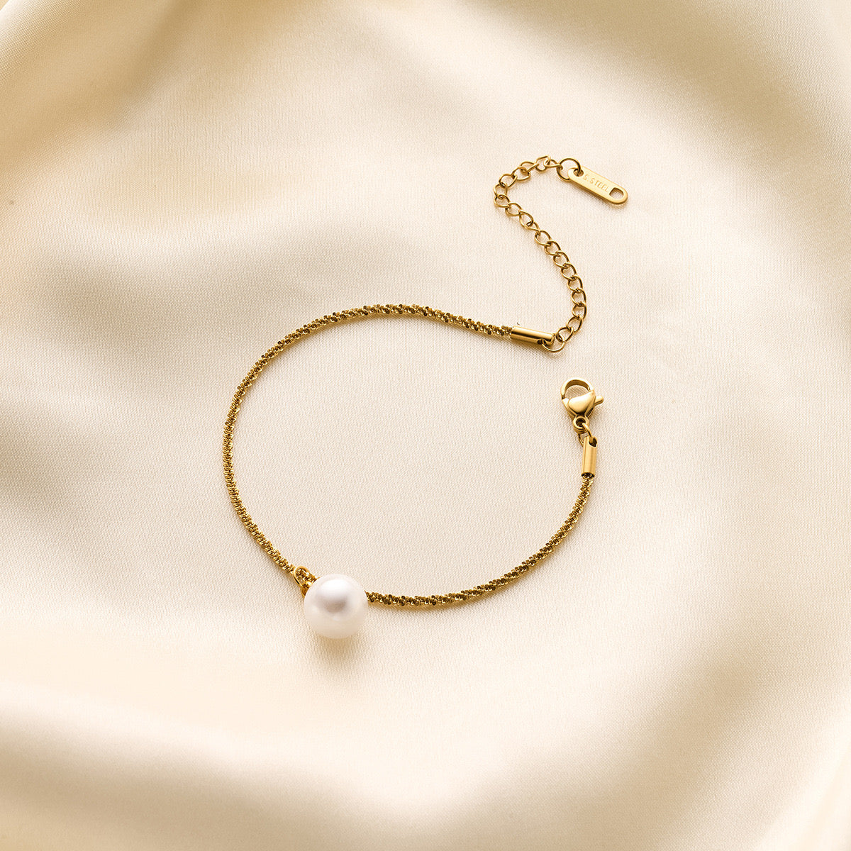 Gold-Plated Bracelet with Single Pearl