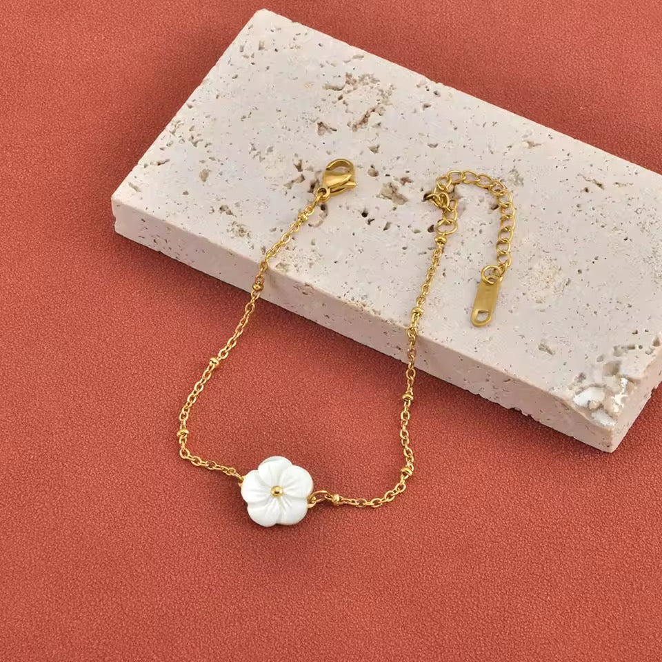 White Blossom Dainty Chain Bracelet
