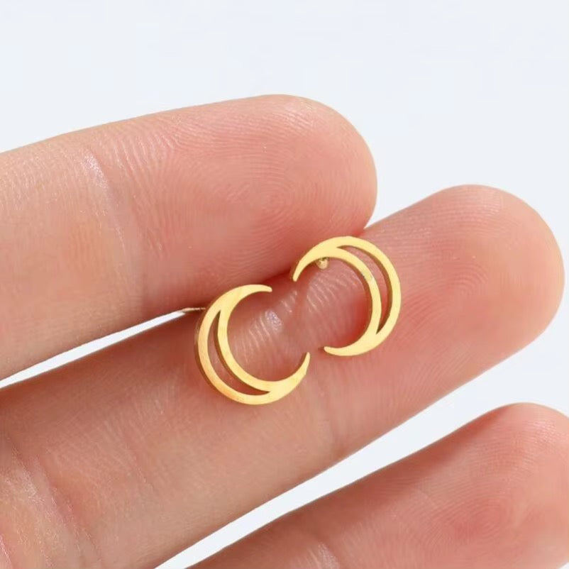 Gleaming Crescent Hollow Moon Earrings