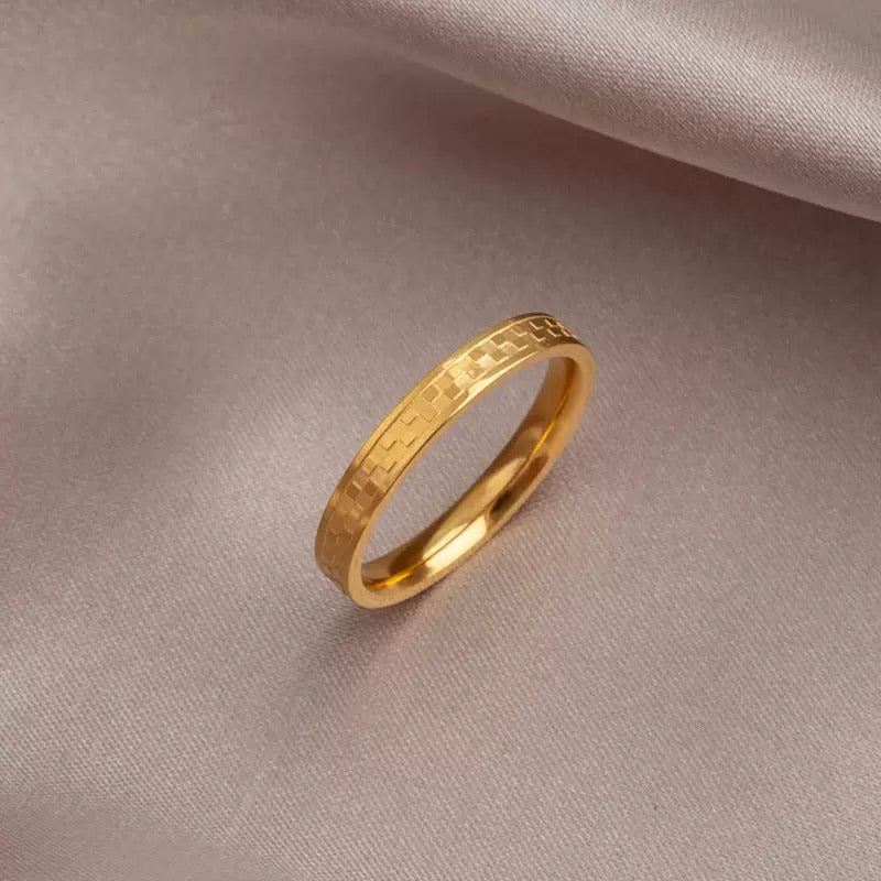 Checker Edge Minimalist Gold Band Ring