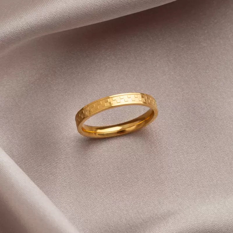 Checker Edge Minimalist Gold Band Ring