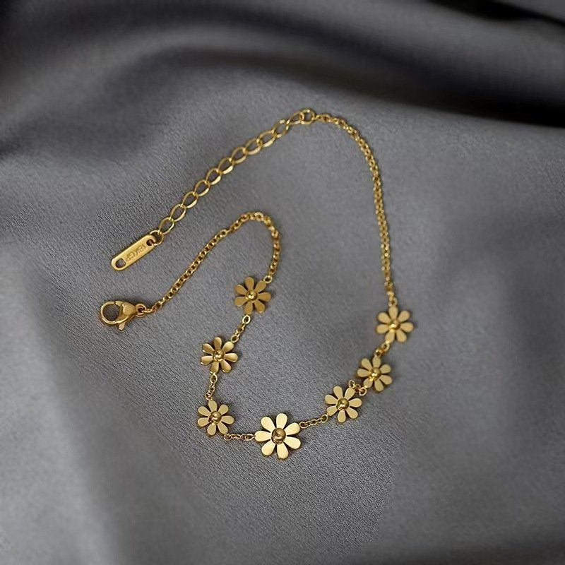 7 Dasies Gold Plated Beautiful Anklet