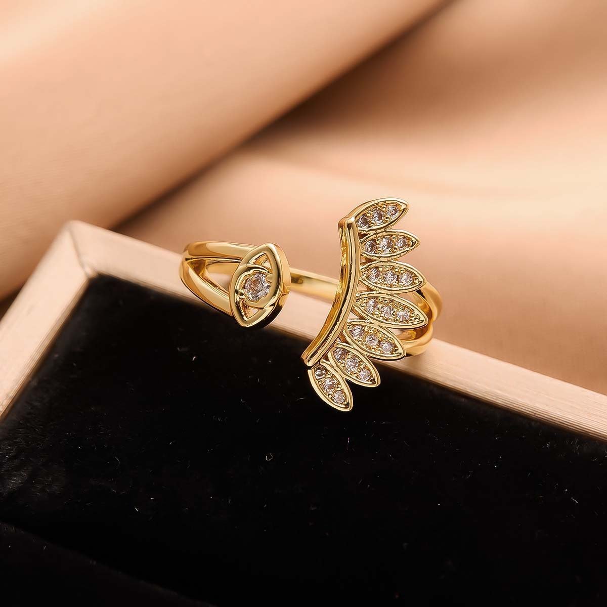 Modern Design Eyelash Gold Plated Ring