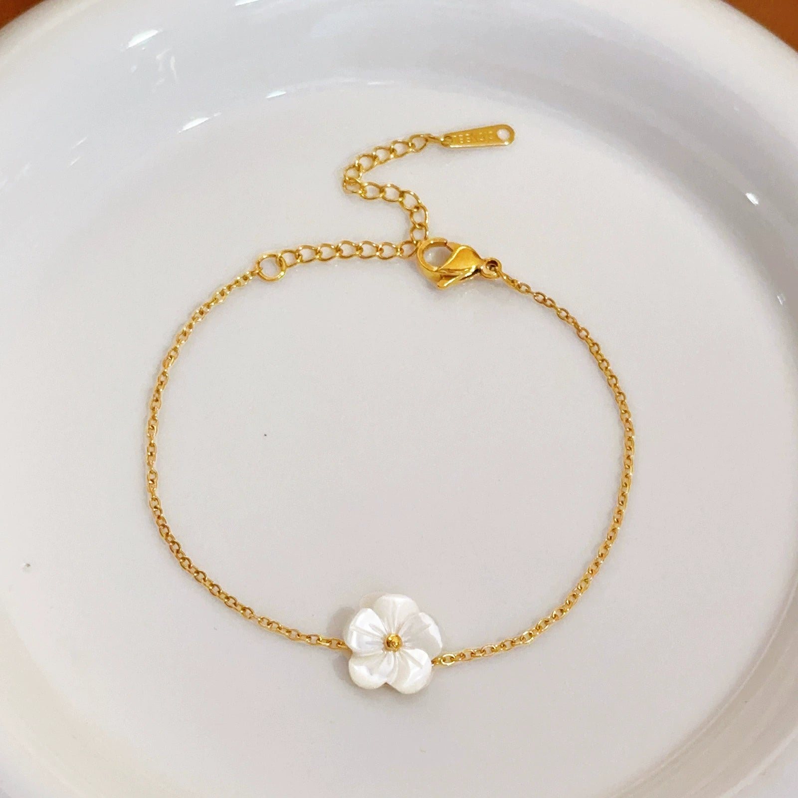 White Blossom Dainty Chain Bracelet