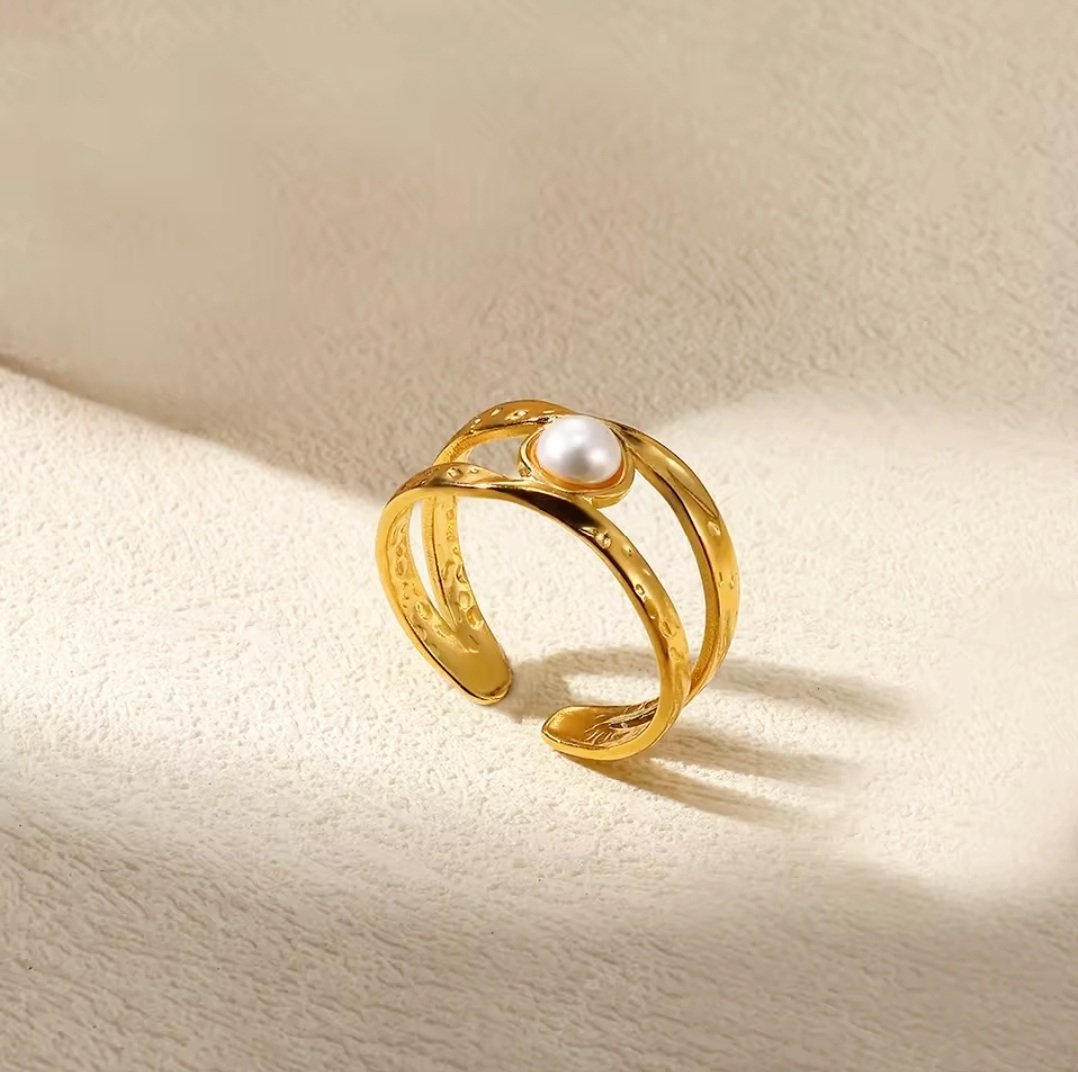 18k Gold Plated Criss-Cross Design Pearl Ring