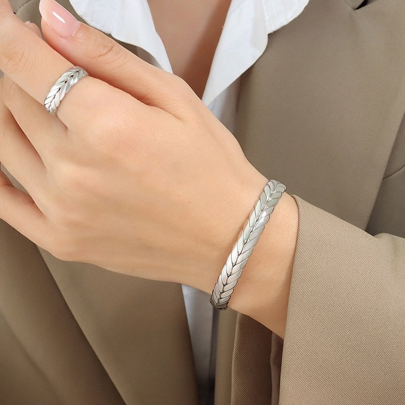 Stainless Steel Elegent Bangle