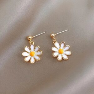 925 Silver Needle Small Daisy Earrings  – Gold